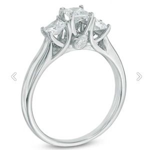 14K White Gold Diamond Ring